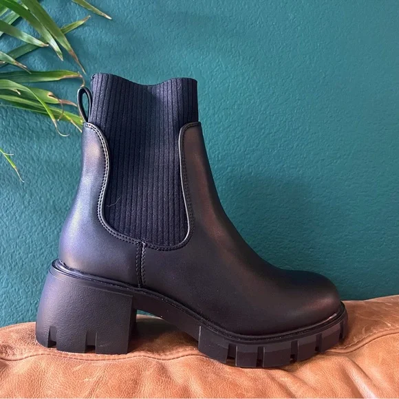 Steve Madden | Shoes | Steve Madden Hutch Black Boots | Poshmark